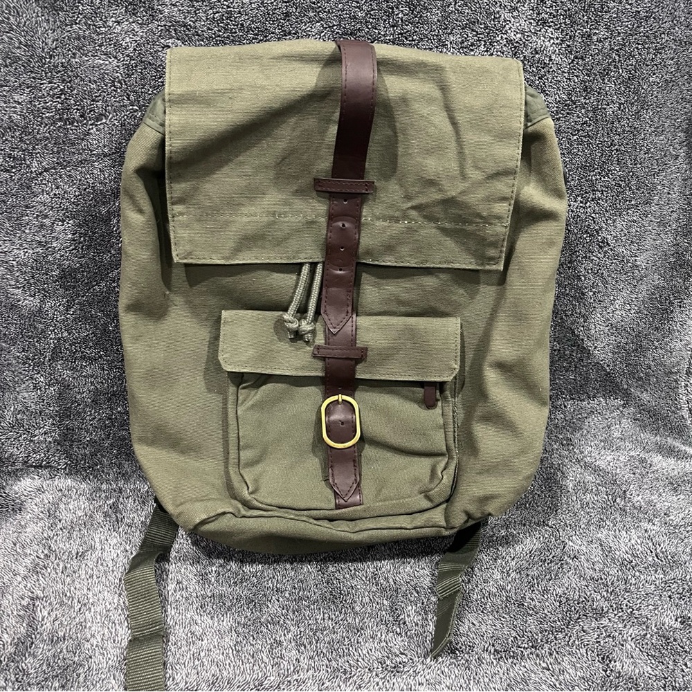 Vintage-style army green canvas rucksack backpack with laptop sleeve unisex